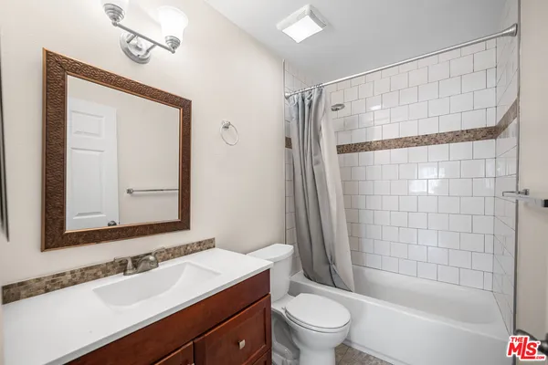$2,400 | 432 North Harvard Boulevard, Los Angeles, CA 90004