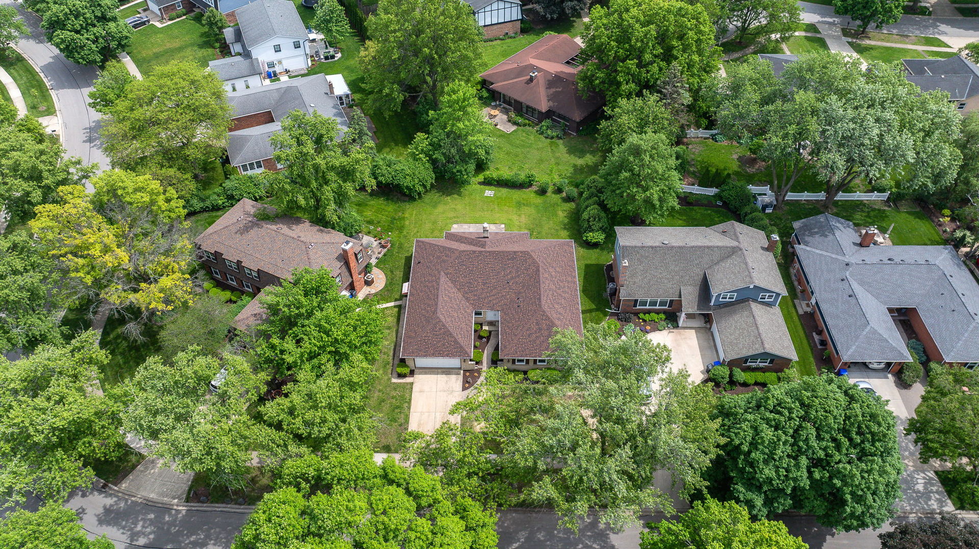 541 Williamsburg Road Glen Ellyn, IL 60137 - Photo 37 of 45 an aerial view of house with yard