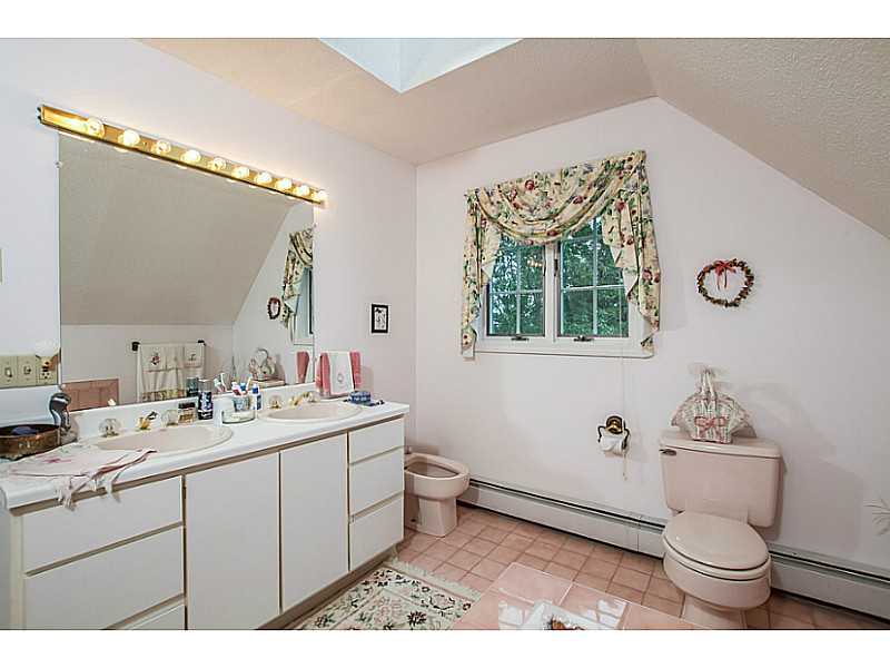 21 Plateau Road Westerly, RI 02891 - Photo 17 of 17 Bathroom.