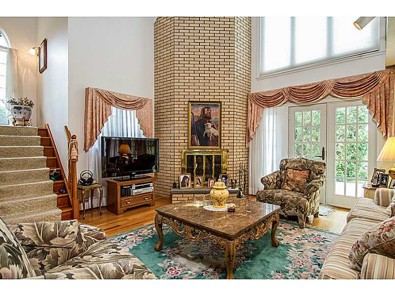 21 Plateau Road Westerly, RI 02891 - Photo 6 of 17 Den/Family/Great Room.