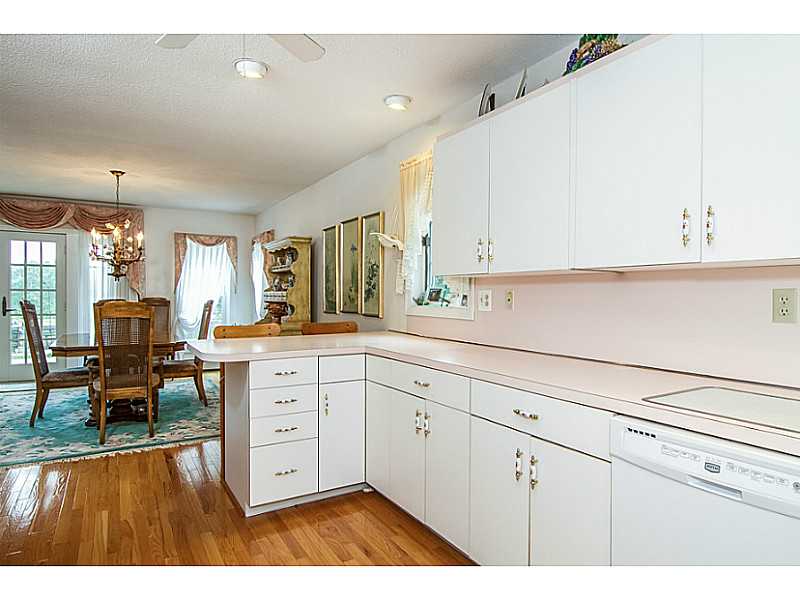 21 Plateau Road Westerly, RI 02891 - Photo 7 of 17 Kitchen.