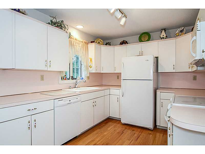 21 Plateau Road Westerly, RI 02891 - Photo 8 of 17 Kitchen.