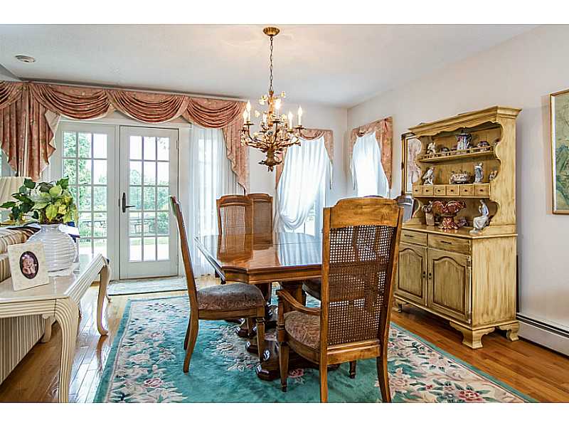 21 Plateau Road Westerly, RI 02891 - Photo 9 of 17 Dining Room.