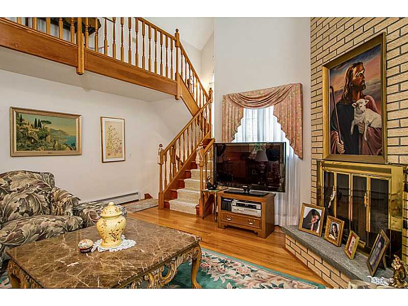 21 Plateau Road Westerly, RI 02891 - Photo 10 of 17 Den/Family/Great Room.