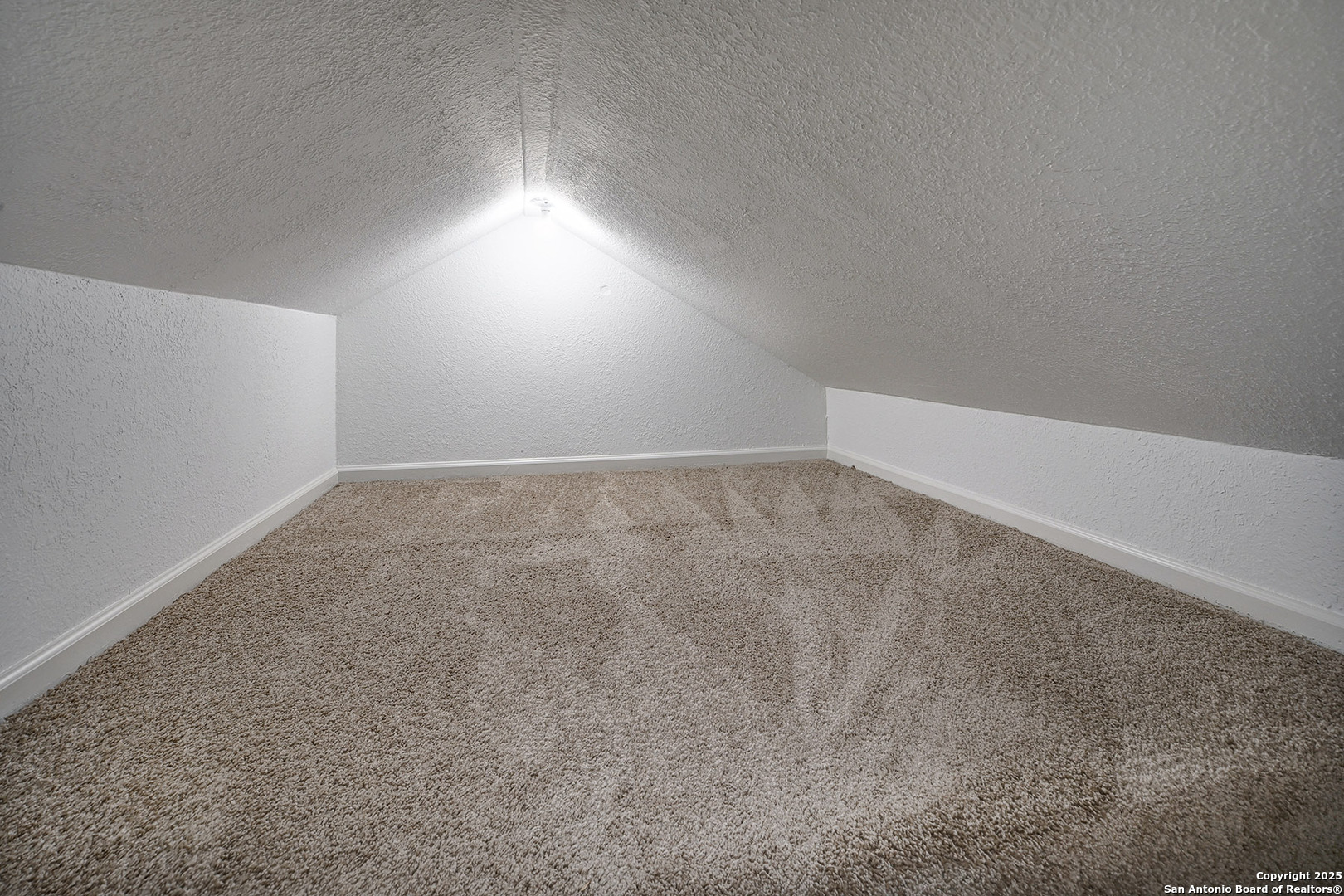 7543 Beaver Tree San Antonio, TX 78249 - Photo 32 of 38 an empty room with a window