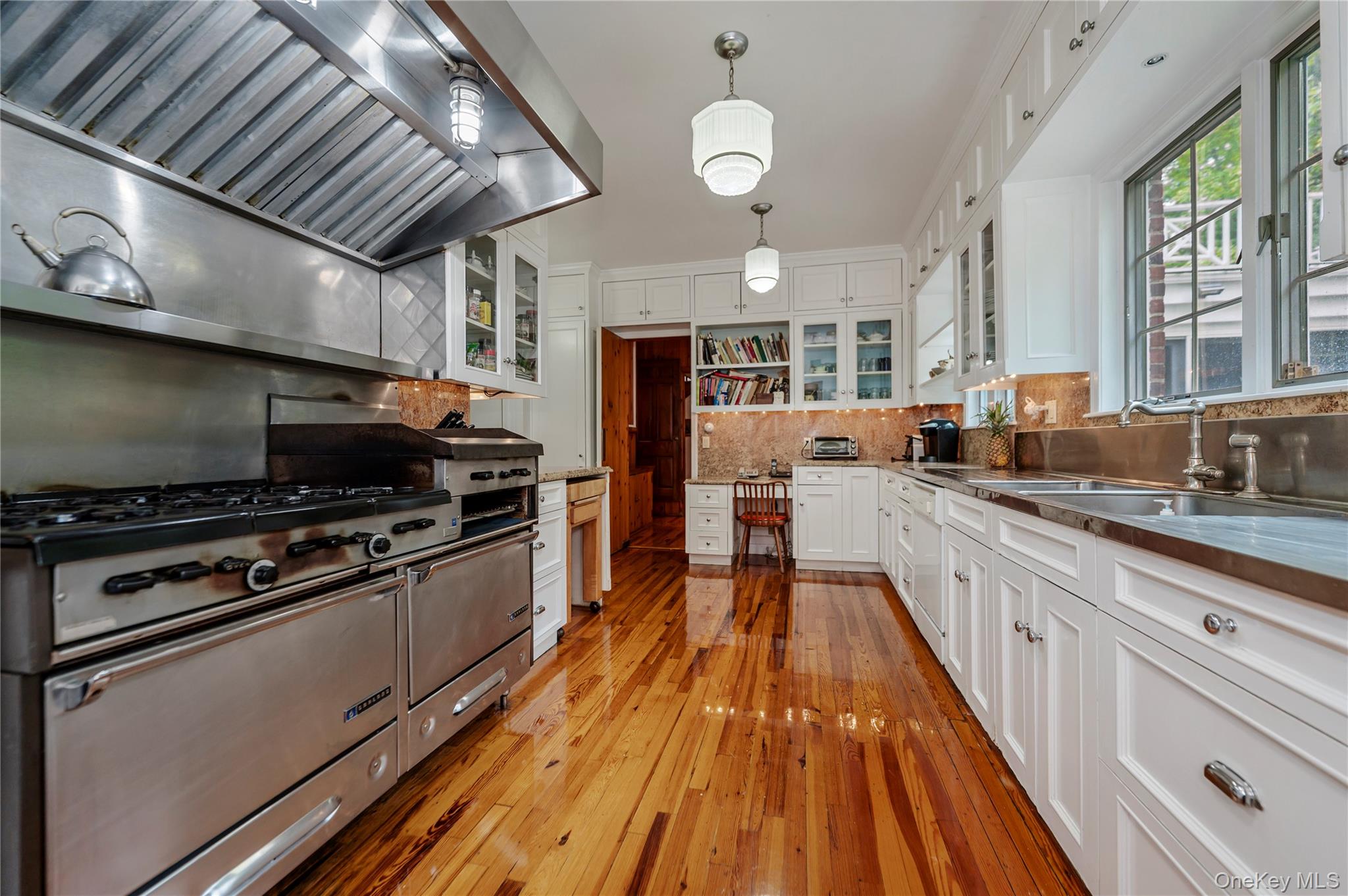 111 Clent Road Great Neck, NY 11021 - Photo 12 of 41 Kitchen