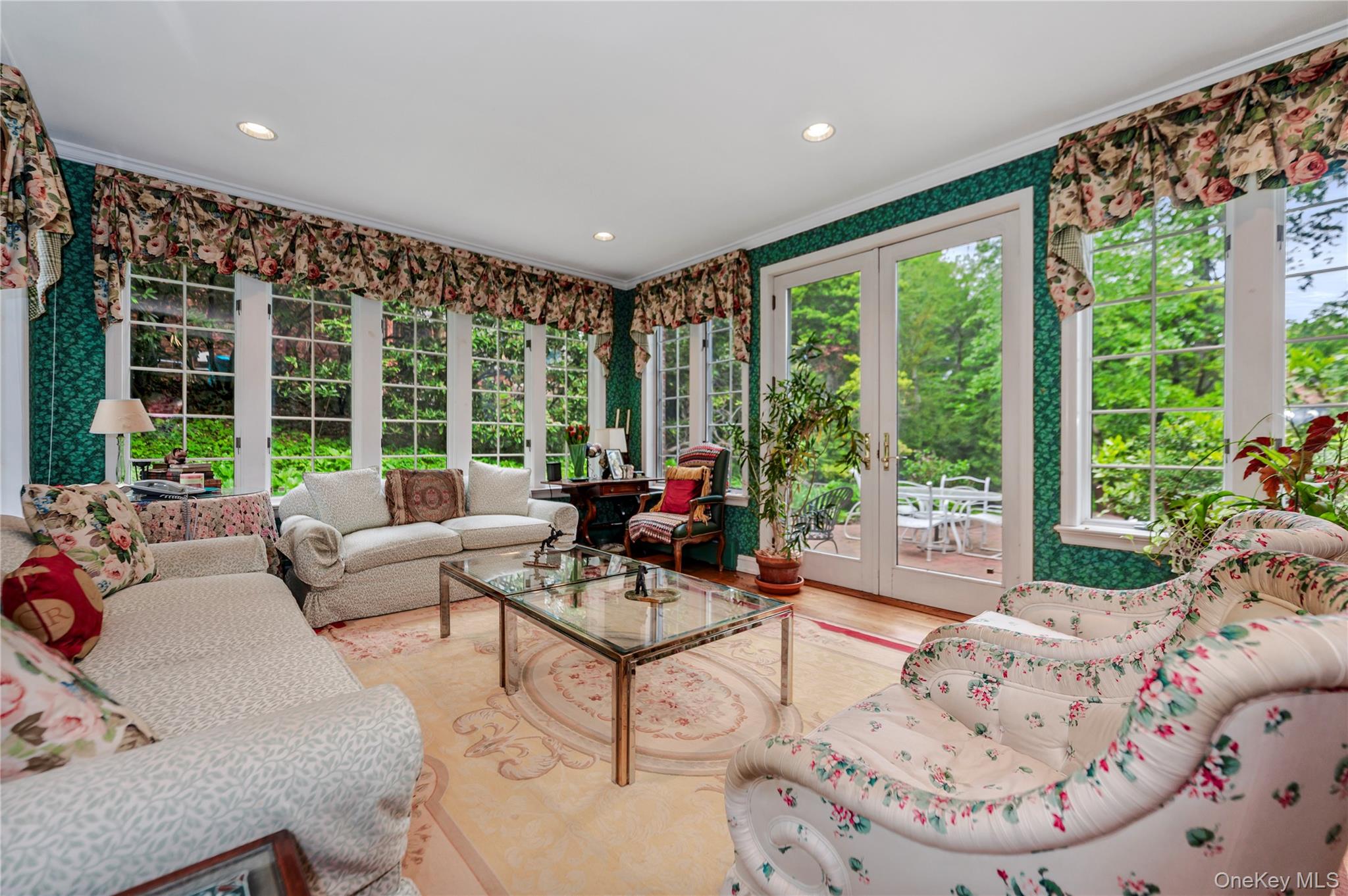 111 Clent Road Great Neck, NY 11021 - Photo 16 of 41 Den/Sunroom