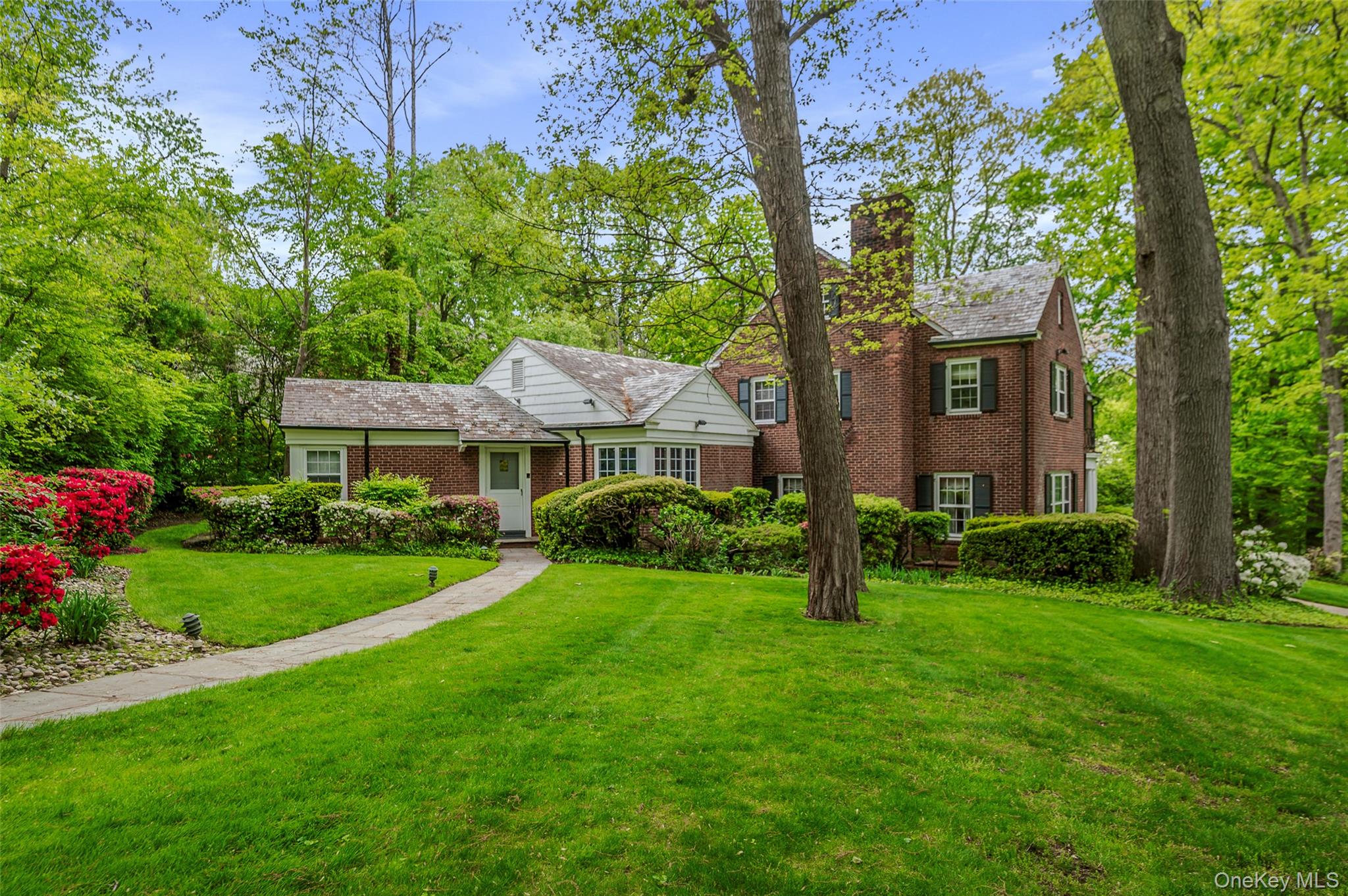 111 Clent Road Great Neck, NY 11021 - Photo 2 of 41
