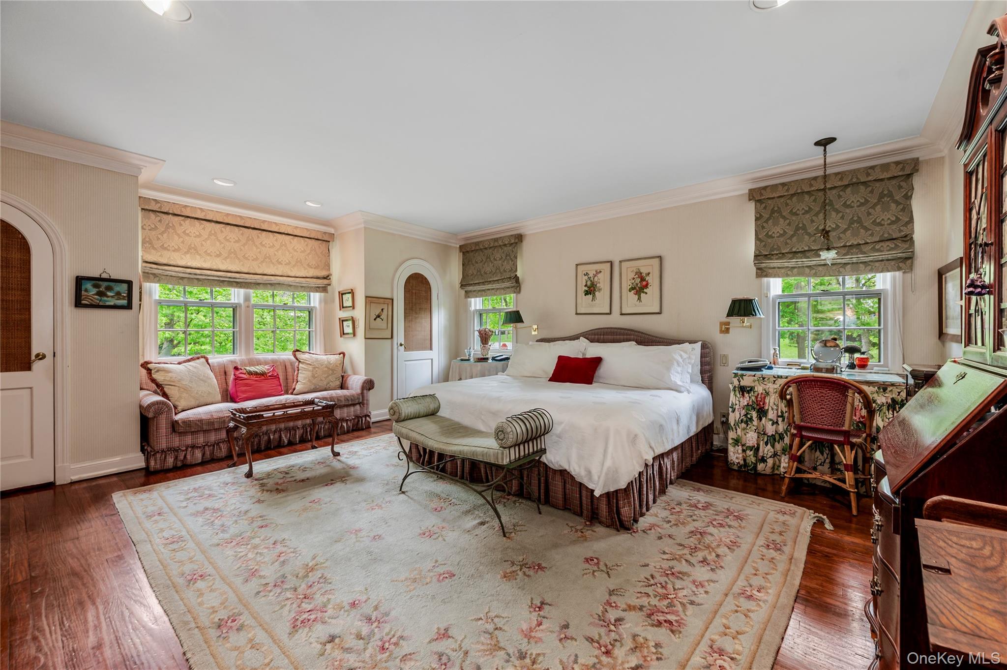111 Clent Road Great Neck, NY 11021 - Photo 22 of 41 Primary suite with full bath and 4 closets (2 walk in)
