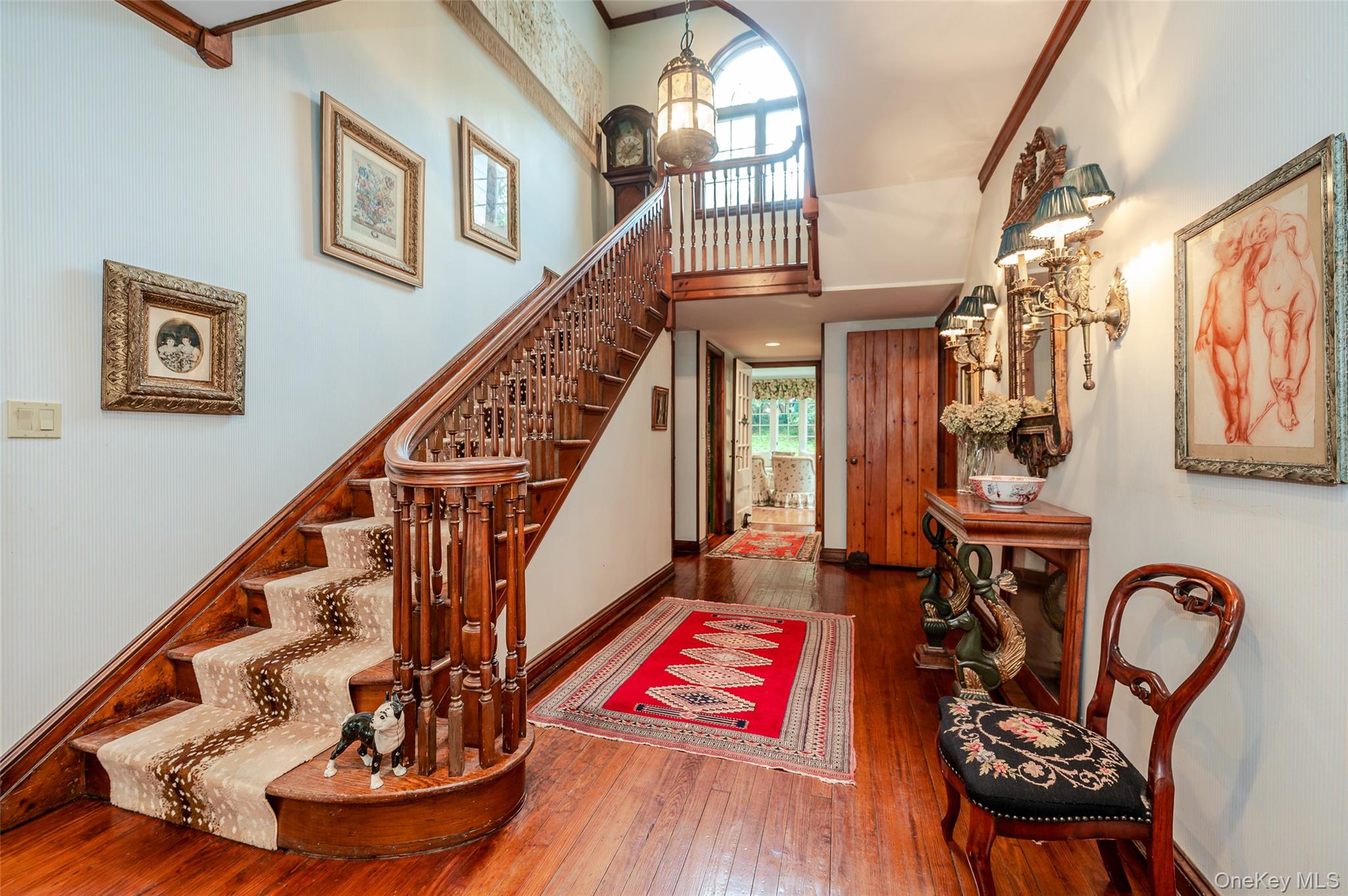 111 Clent Road Great Neck, NY 11021 - Photo 3 of 41 Double height entry