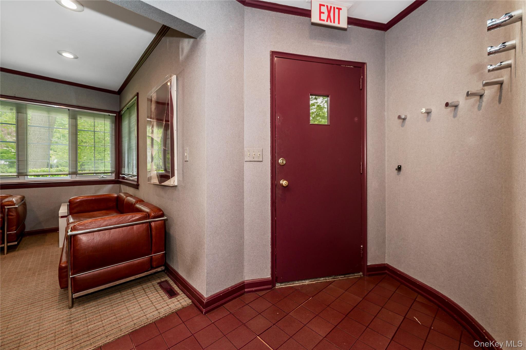 111 Clent Road Great Neck, NY 11021 - Photo 31 of 41 Attached office with separate entrance