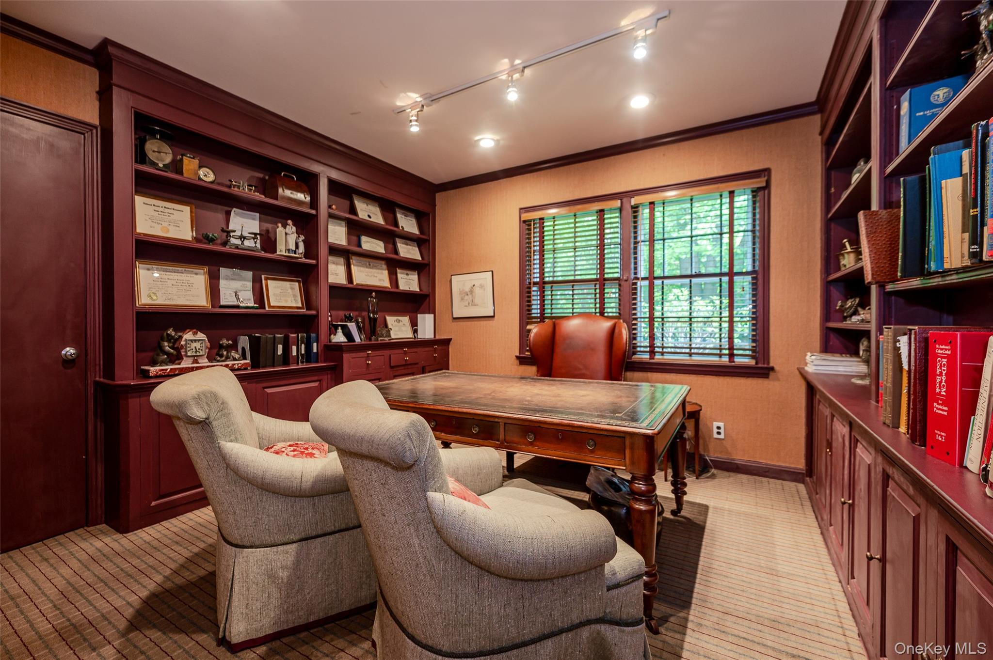 111 Clent Road Great Neck, NY 11021 - Photo 32 of 41 Attached office with separate entrance