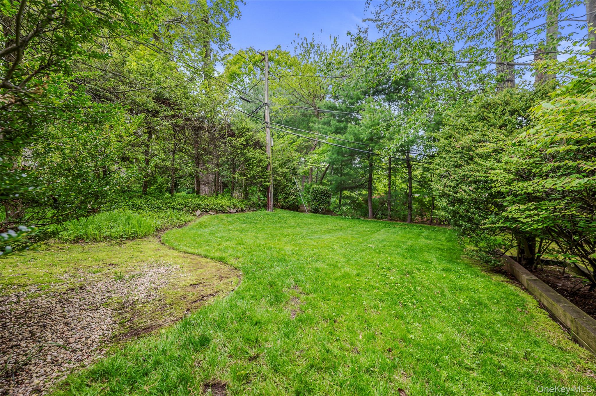 111 Clent Road Great Neck, NY 11021 - Photo 35 of 41