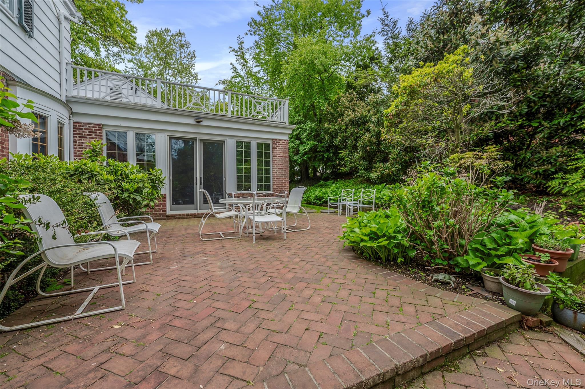 111 Clent Road Great Neck, NY 11021 - Photo 37 of 41