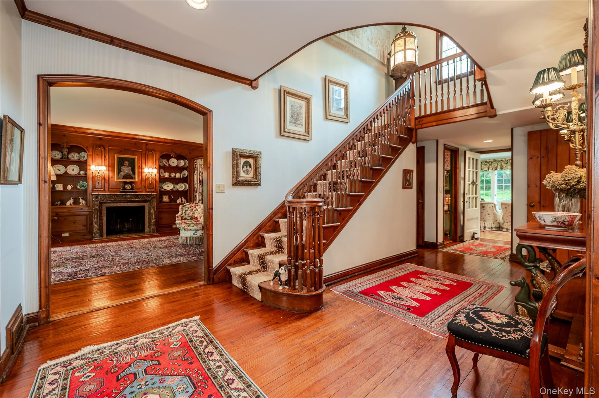 111 Clent Road Great Neck, NY 11021 - Photo 4 of 41 Double height entry