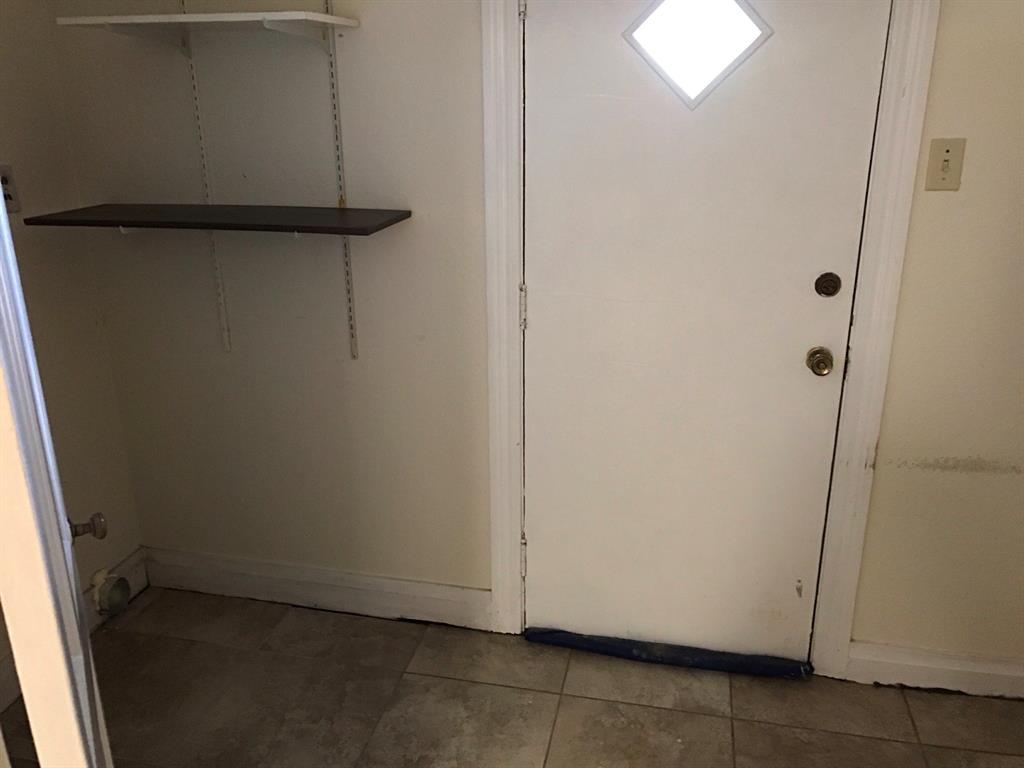 1824 North Binkley Street Sherman, TX 75092 - Photo 16 of 19 Utility Room