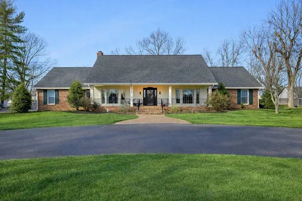 $575,000 | 117 Sam Davis Drive, Springfield, TN 37172