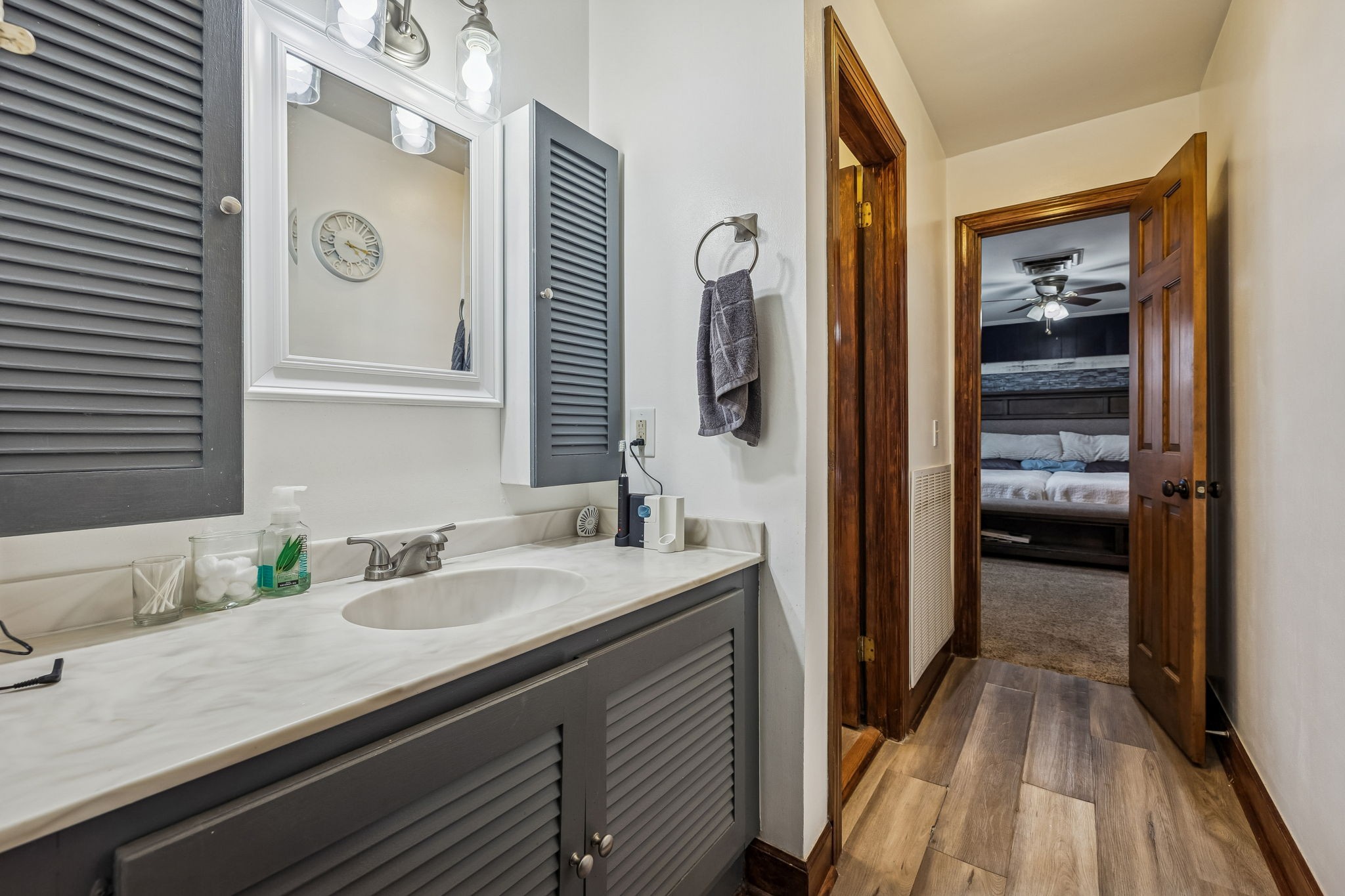 117 Sam Davis Drive Springfield, TN 37172 - Photo 26 of 44 a en suite bathroom with a sink and a mirror