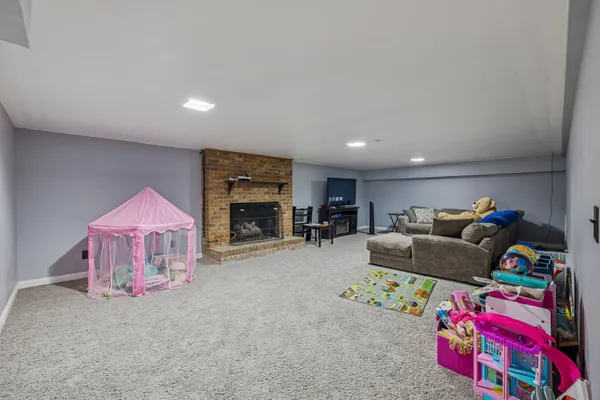 $575,000 | 117 Sam Davis Drive, Springfield, TN 37172