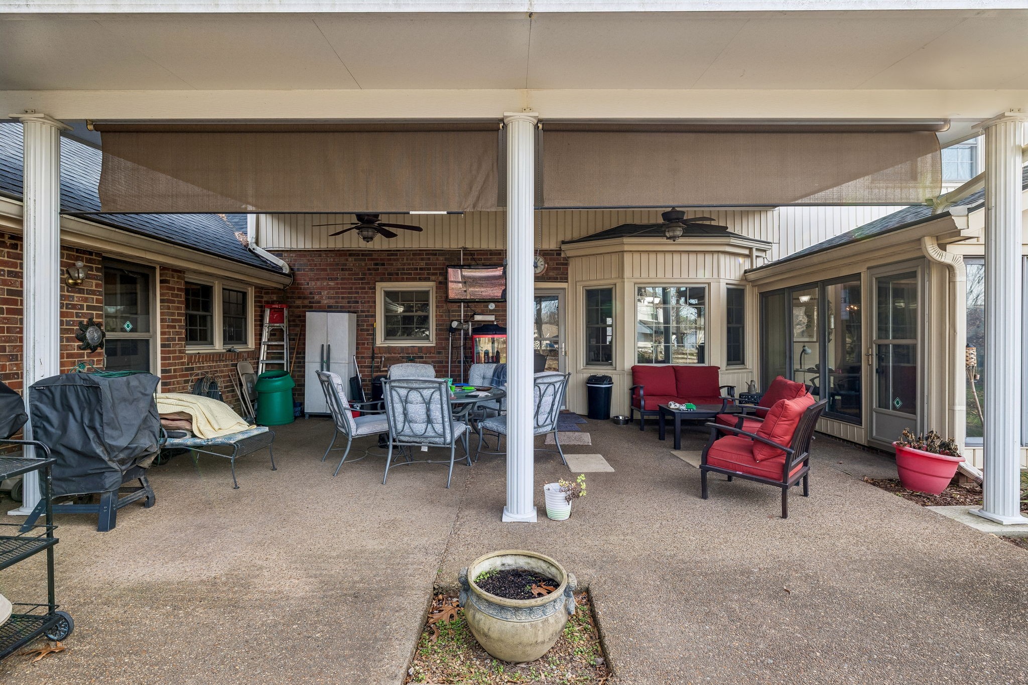 117 Sam Davis Drive Springfield, TN 37172 - Photo 34 of 44 a view of a patio with dining table and chairs