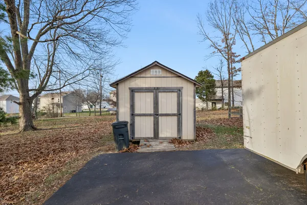 $575,000 | 117 Sam Davis Drive, Springfield, TN 37172