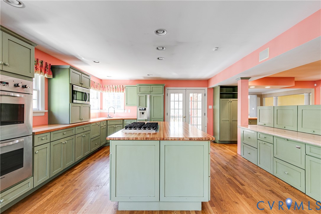 12778 Mt Hermon Road Ashland, VA 23005 - Photo 31 of 50 a kitchen with stainless steel appliances granite countertop a stove and a sink