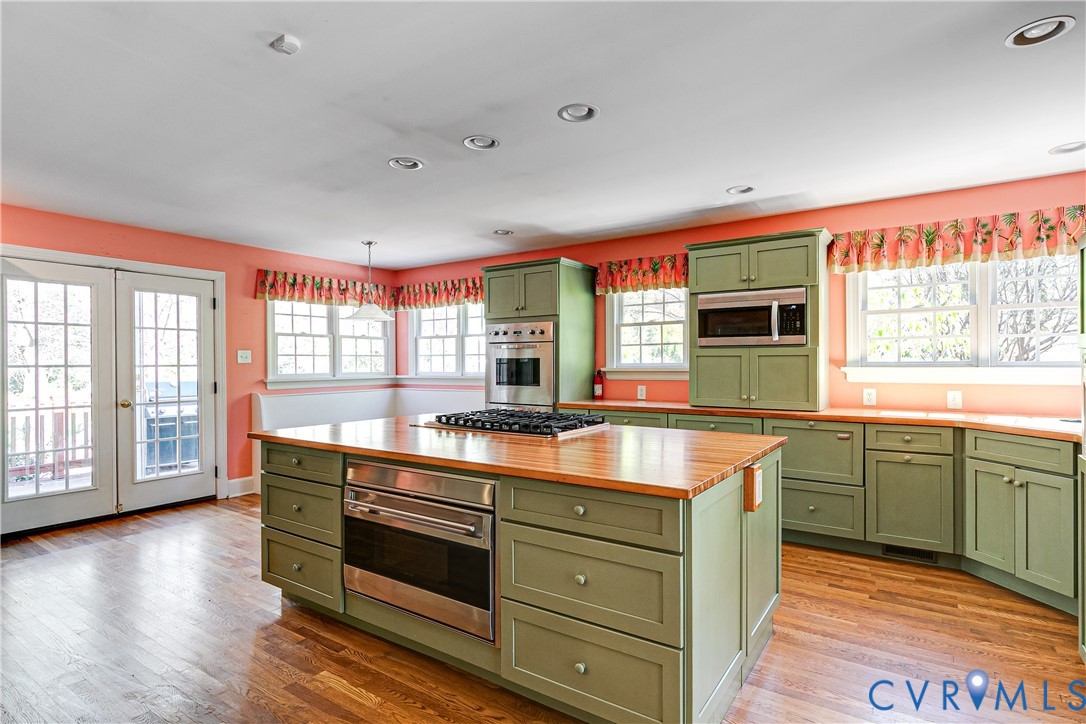 12778 Mt Hermon Road Ashland, VA 23005 - Photo 32 of 50 a kitchen with stainless steel appliances granite countertop a sink and a stove