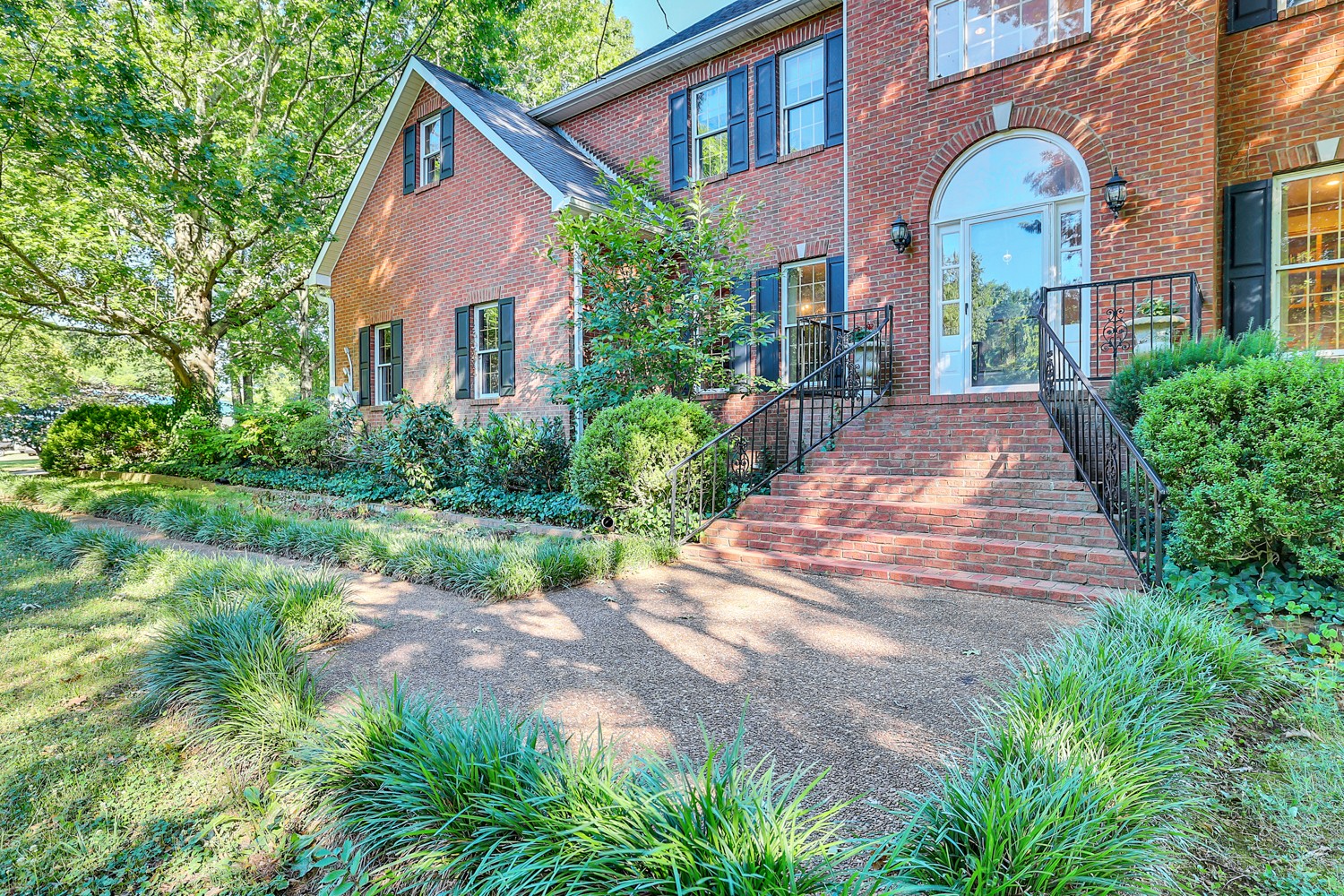17 Corvette Lane Carthage, TN 37030 - Photo 13 of 98 a front view of a house with garden