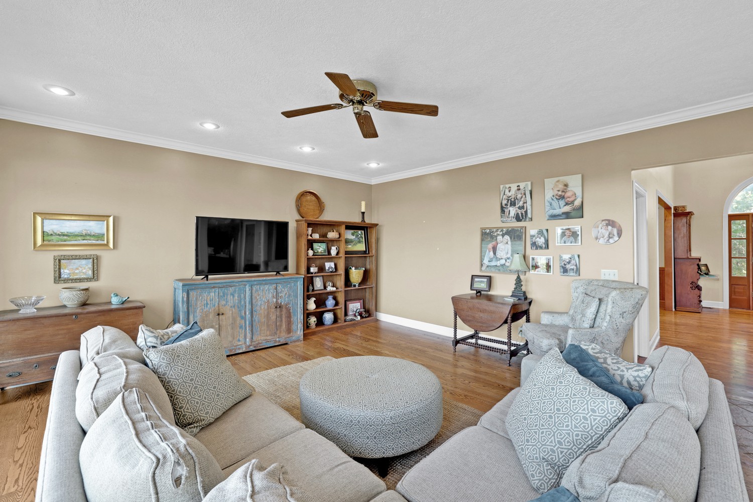 17 Corvette Lane Carthage, TN 37030 - Photo 67 of 98 a living room with furniture and a flat screen tv