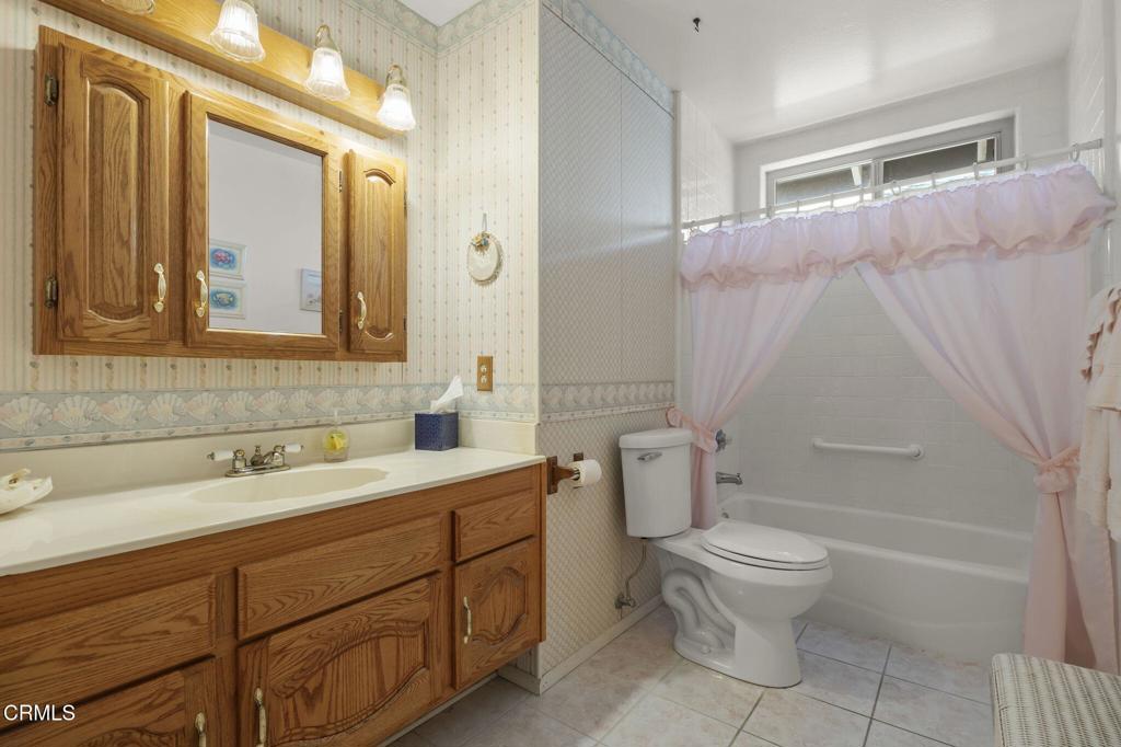 2040 Olga Street Oxnard, CA 93036 - Photo 37 of 48 38-web-or-mls-SeaoroStudios-2040Olga015