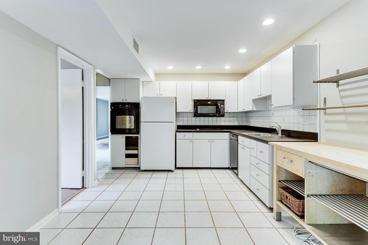 6823 Spur Road Springfield, VA 22152 - Photo 4 of 30 Kitchen