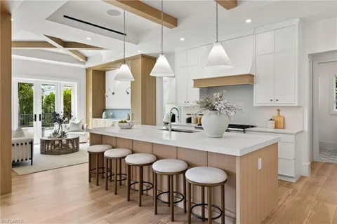 $9,299,000 | 1985 Crayton Road, Naples, FL 34102