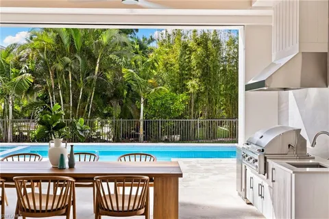 $9,299,000 | 1985 Crayton Road, Naples, FL 34102