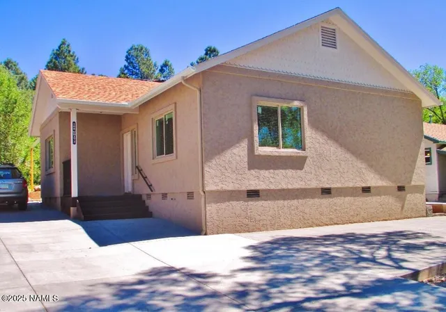 $2,100 | 108 East Terrace Avenue, Unit 2, Flagstaff, AZ 86001