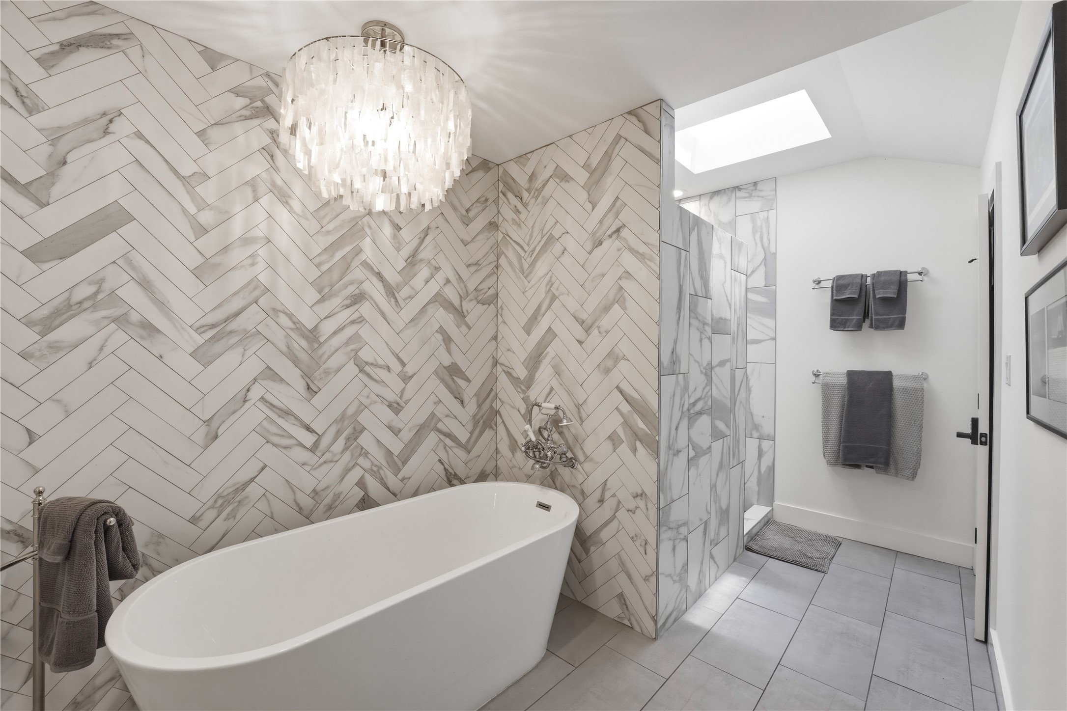1124 Bowie Street Columbus, TX 78934 - Photo 14 of 28 a bathroom with a bathtub and shower