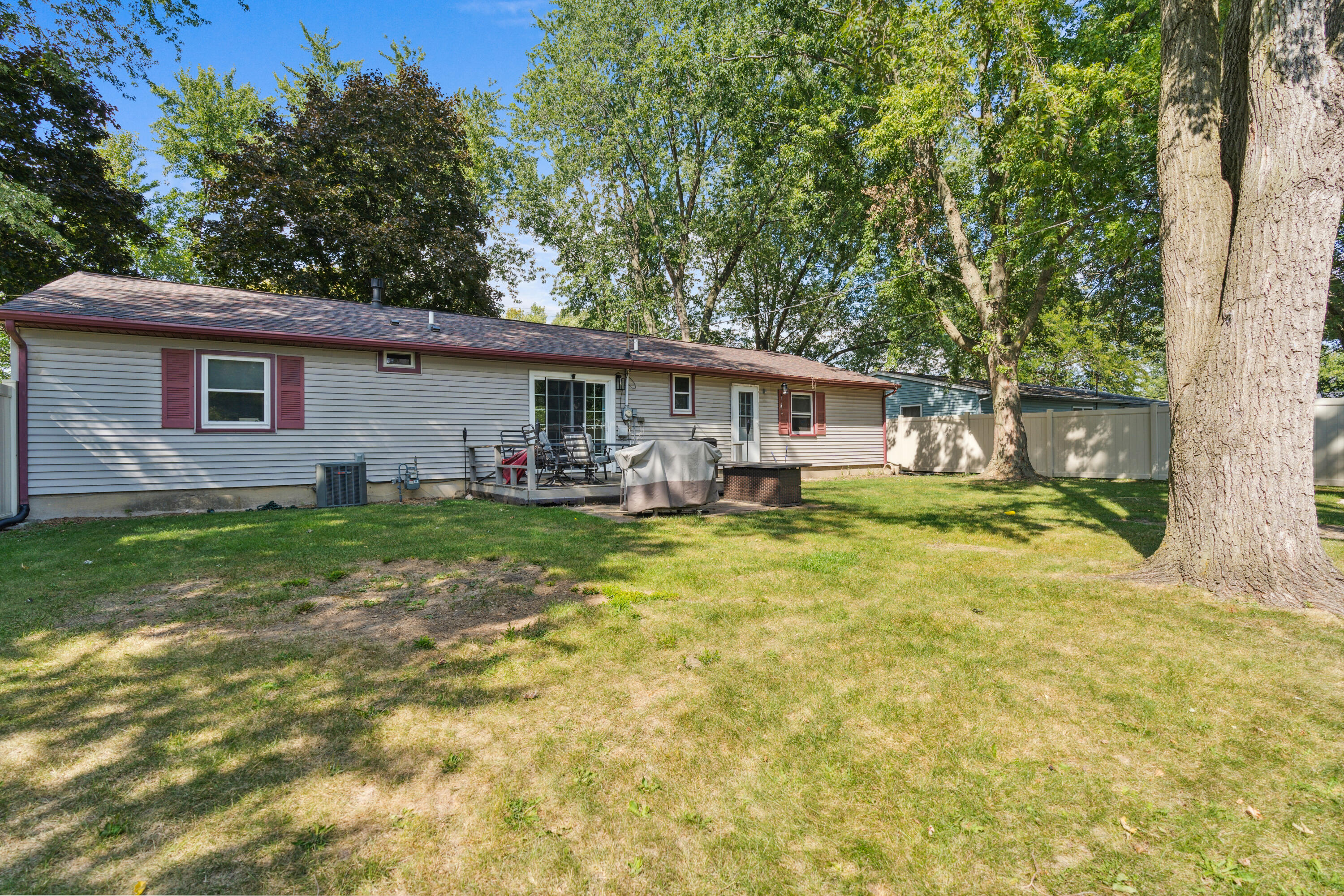 440 Nantucket Road Valparaiso, IN 46385 - Photo 17 of 23 3000x2000