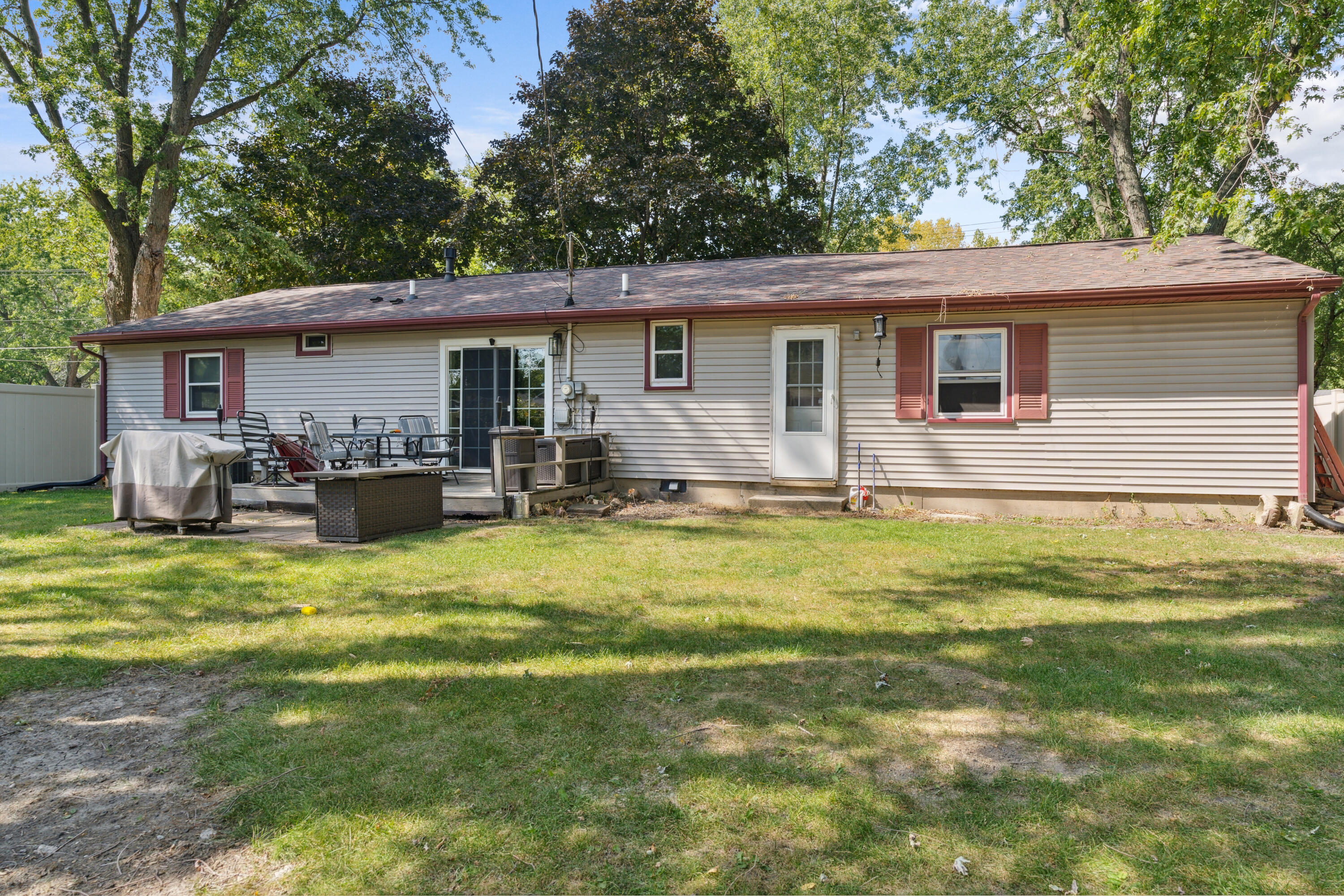 440 Nantucket Road Valparaiso, IN 46385 - Photo 18 of 23 3000x2000