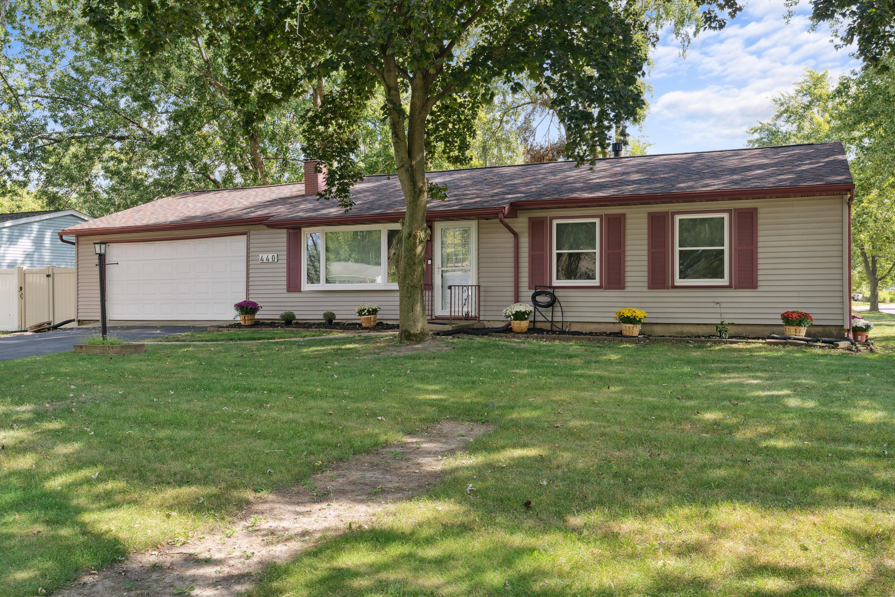 440 Nantucket Road Valparaiso, IN 46385 - Photo 2 of 23 3000x2000