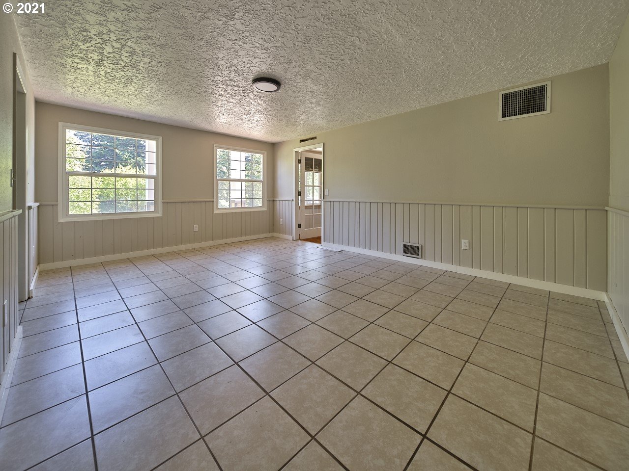 6121 Northeast Lessard Road Camas, WA 98607 - Photo 12 of 26 a view of an empty room and window