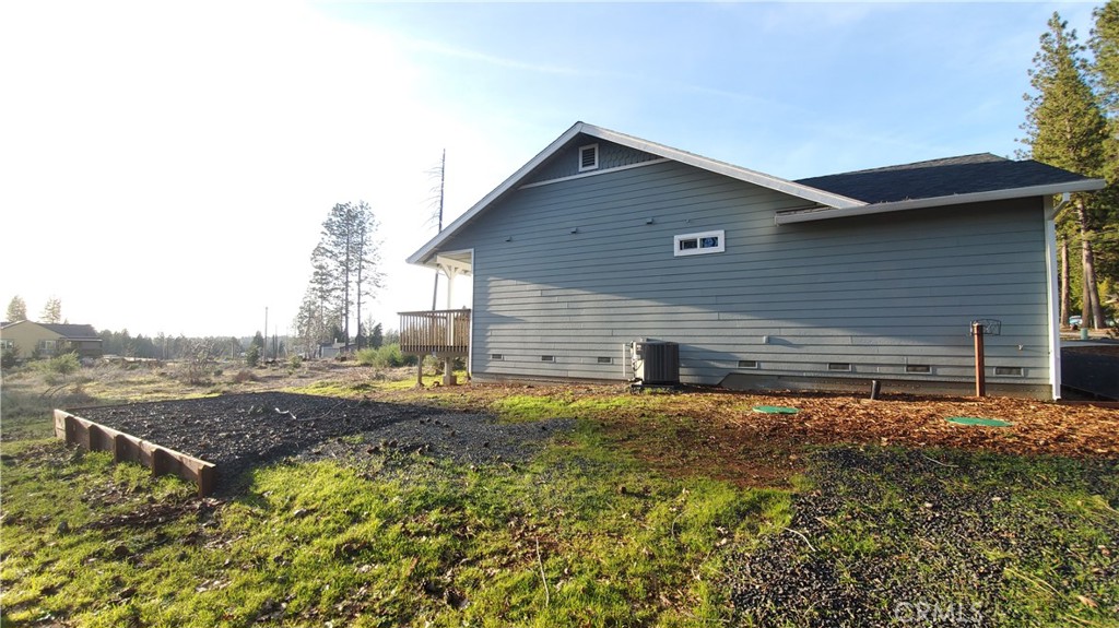 6282 Hartnell Court Magalia, CA 95954 - Photo 10 of 33 a house view with a backyard space