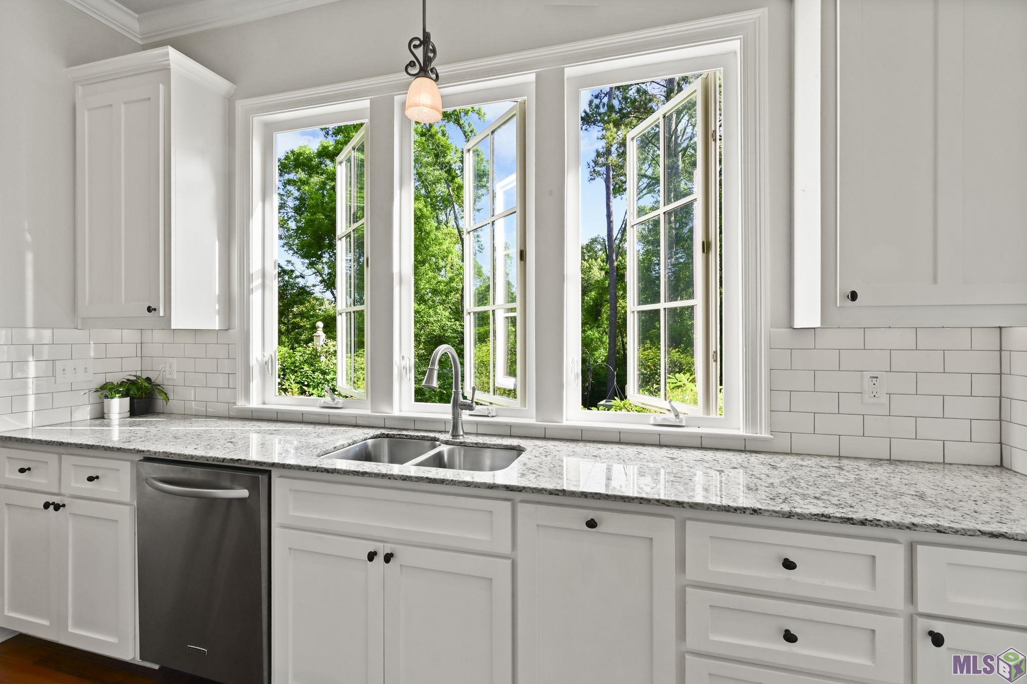 5722 Highland Road St. Francisville, LA 70775 - Photo 8 of 23 Kitchen