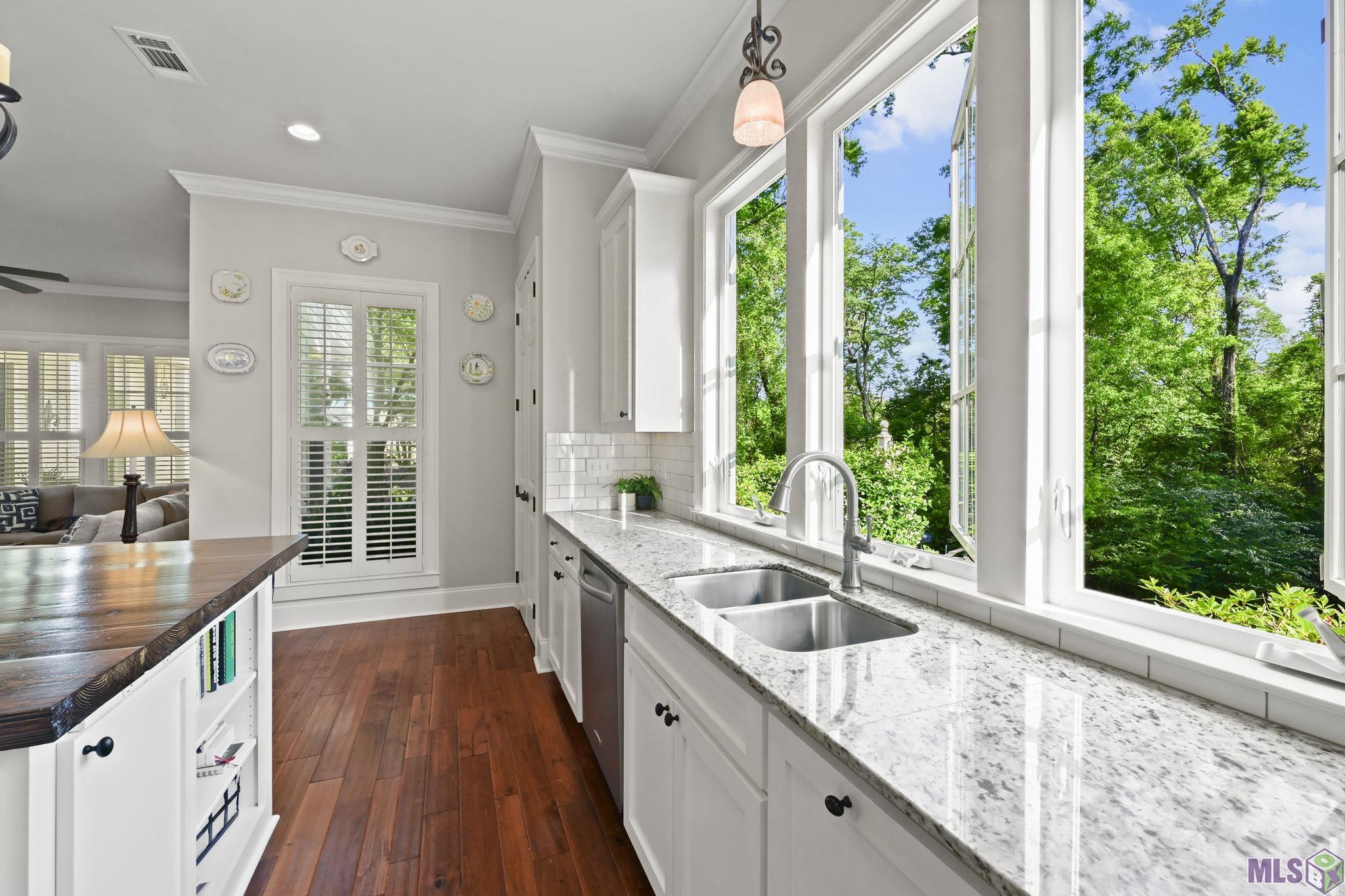 5722 Highland Road St. Francisville, LA 70775 - Photo 9 of 23 Kitchen