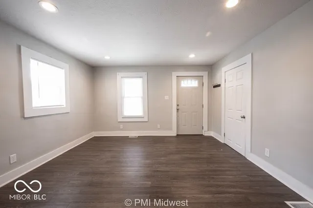 $1,295 | 237 Villa Avenue, Indianapolis, IN 46201