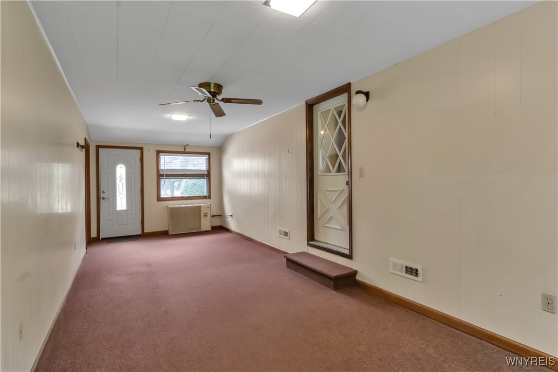 303 Seneca Place Lancaster, NY 14086 - Photo 22 of 31 Breezeway with 2 doors to garage