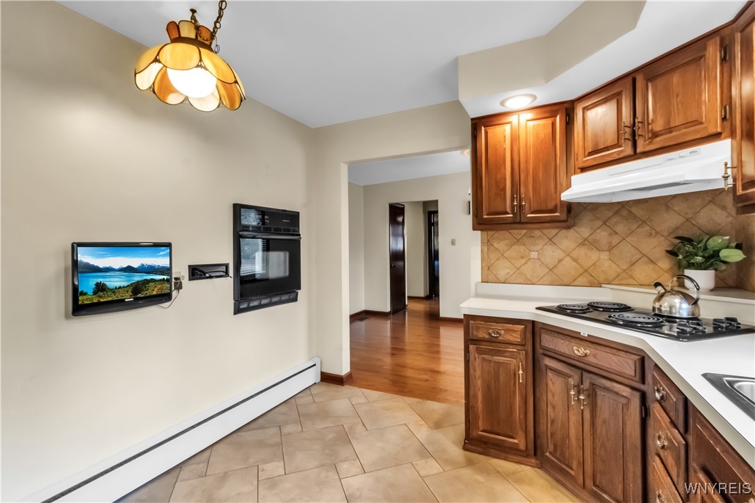 303 Seneca Place Lancaster, NY 14086 - Photo 9 of 31 Kitchen (eat-in)