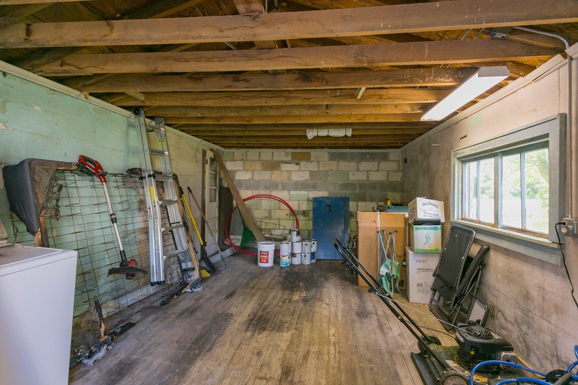 108 North Street Portland, TN 37148 - Photo 17 of 21 a view of a room with gym equipment
