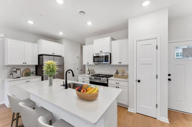 $374,990 | 1530 Trellis Lane, St. Paul, MN 55118