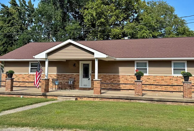 $279,900 | 2124 Lakeview Drive, Washington, IN 47501