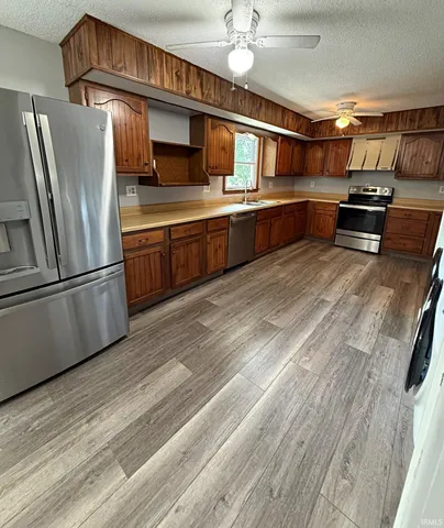 $279,900 | 2124 Lakeview Drive, Washington, IN 47501