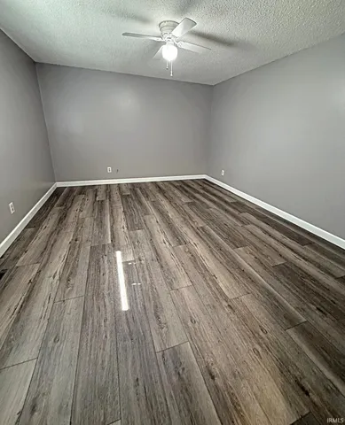 $279,900 | 2124 Lakeview Drive, Washington, IN 47501